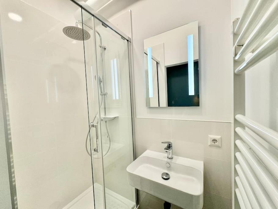 Stylish & Renovated With Free Parking Apartment Wien